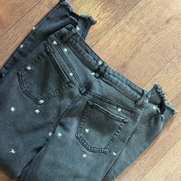 Tinseltown Juniors Distressed Jeans - Picture 3 of 7